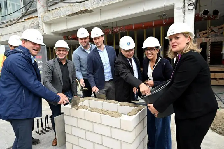 Feierliche Grundsteinlegung für das B-tween